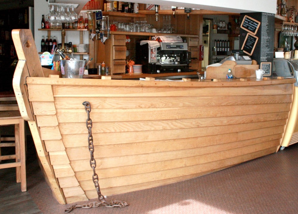 bar
